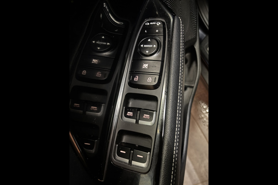Kia e-Niro ExecutiveLine 64 kWh leer | navi | adaptive cruise | stuur- en stoelverw