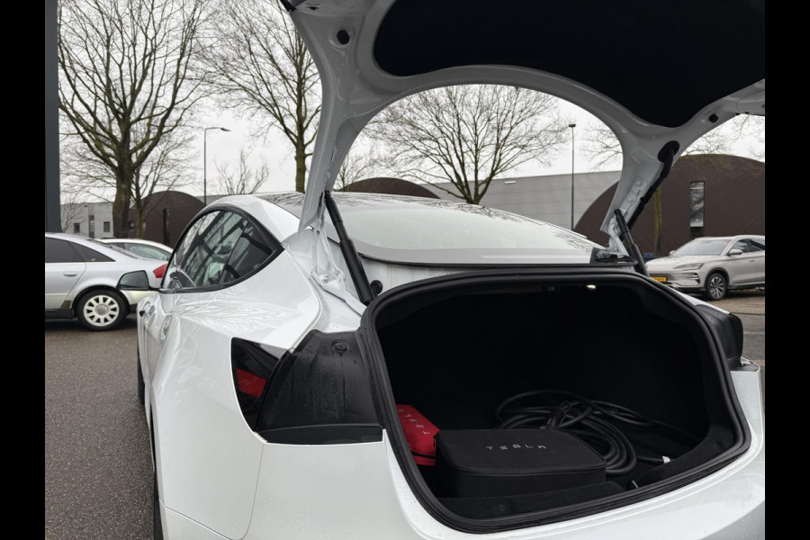 Tesla Model 3 Premium Long Range AWD 78 kWh ORGINELE AFN. TREKHAAK TESLA| AUTOPILOT| STOELVENTILATIE + VERWARMING| VOLLEDIGE TESLA GARANTIE T/M 01/2028 OF 80.000KM| DE HOOGVOLTACCU EN AANDRIJFLIJN TOT 2032 of 192.000KM |
