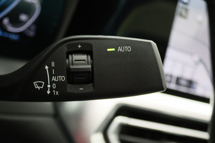 BMW 3-serie 320e Business Edition Plus M Sport Laser LED, Leer, Schuif-/kanteldak, Apple Carplay, Trekhaak elektr., 19"