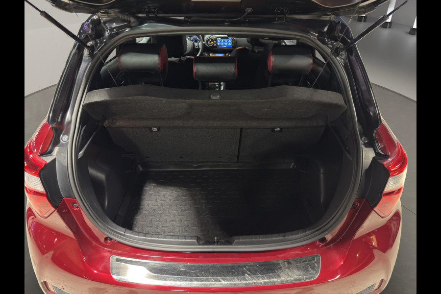 Toyota Yaris 1.5 Hybrid BI-Tone Edition | Leer | Camera | Navigatie | Cruise C | L.M.Velgen |