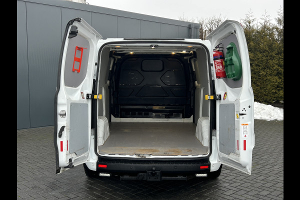 Ford Transit Custom 2.0 TDCI 130 PK / L2H1 / 2.800 KG AHG / 1e EIG. / 2x SCHUIFDEUR / TREKHAAK / CAMERA / AIRCO / CRUISE