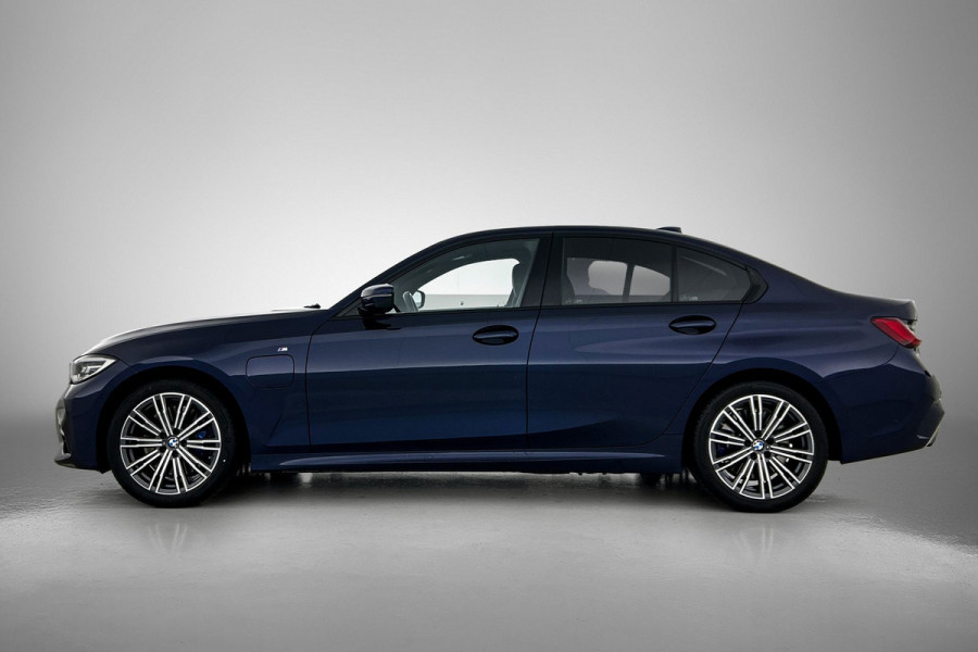 BMW 3-serie 330e High Executive M-Sportpakket (Dealer OnderH, Navi Pro, Camera, PDC V+A, Cruise Con, Etc)