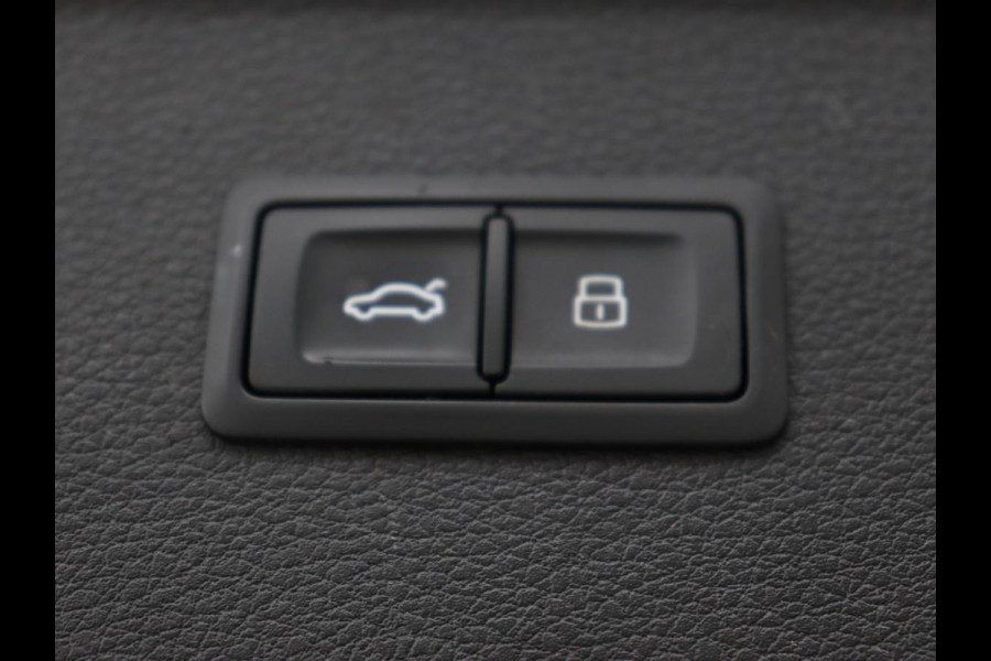 Audi Q5 55 TFSIe quattro S Line | Panoramadak | Adaptive cruise | 360 Camera | Virtual Cockpit | Half leder | Carplay | Full LED | Sportstoelen | Navigatie | PHEV | Plug In