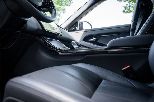 Land Rover Range Rover Evoque P300e PHEV AWD Dynamic SE ** Panodak ** Black Design ** Facelift model!