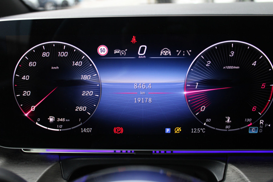 Mercedes-Benz V-Klasse 300d / DC / AMG / Elec Stoelen / 360 Cam / 2x Elec Schuifdeur / Burmester / Vol Opties / NIEUWSTAAT