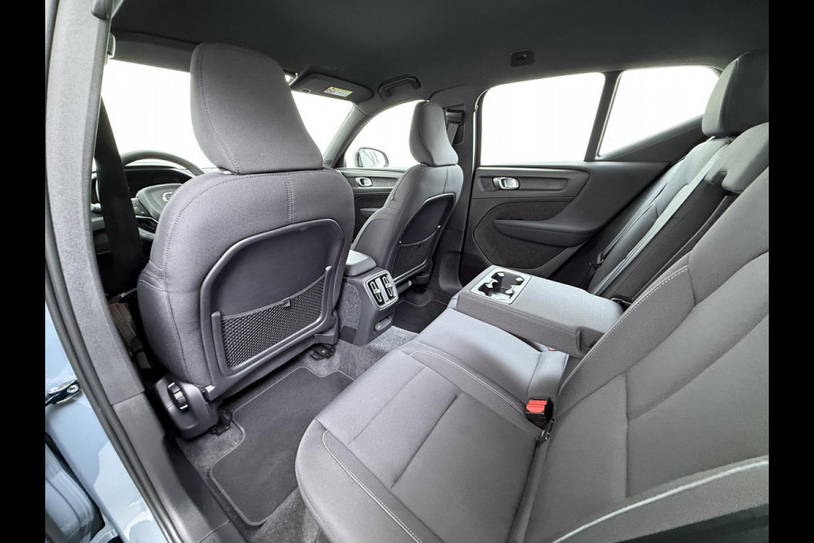 Volvo XC40 Recharge Core 70 kWh | ACHTERUITRIJCAMERA | APPLE CARPLAY | CRUISE CONTROL | DRAADLOZE TELEFOON LADER | RIJKLAARPRIJS INCL. 12 MND BOVAG GARANTIE