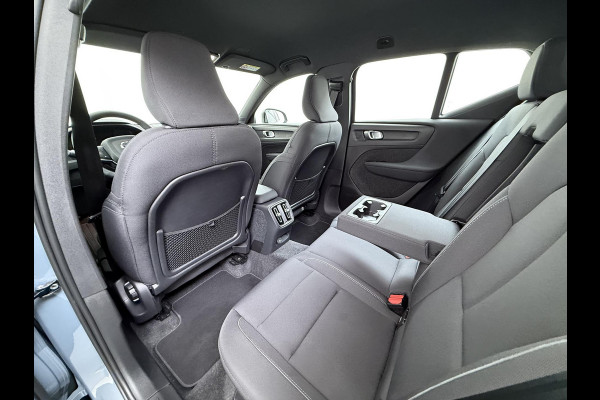 Volvo XC40 Recharge Core 70 kWh | ACHTERUITRIJCAMERA | APPLE CARPLAY | CRUISE CONTROL | DRAADLOZE TELEFOON LADER | RIJKLAARPRIJS INCL. 12 MND BOVAG GARANTIE