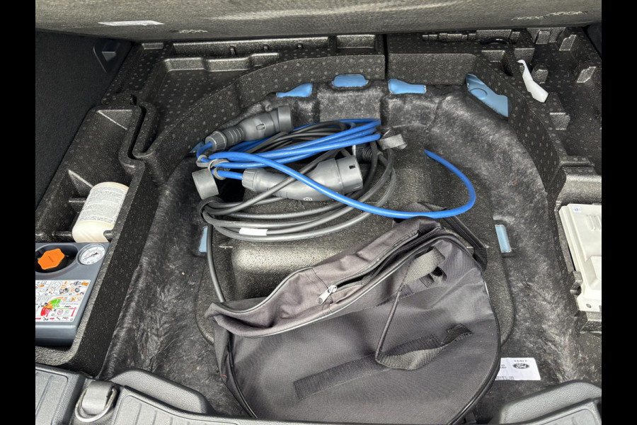Ford Kuga 2.5 PHEV ST-Line X 243pk | Driver Assistance pack | Panoramadak | 18 inch Licht metaal | Winterpack | Technology Pack | 2.100kg Trekgewicht | Verlengde Fabrieksgarantie tot 09-2028