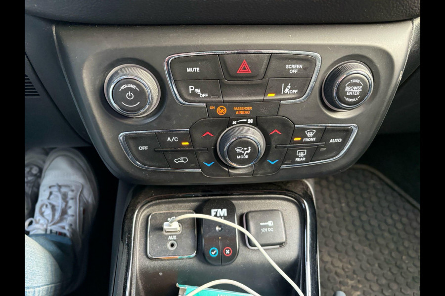 Jeep Compass 1.4 MultiAir Opening Edition Plus | Leder | Beats Audio | Stoel- & Stuurverwarming | Navigatie | Elek. Verstelbare Stoelen | Xenon |