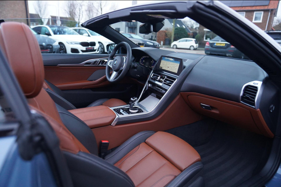 BMW 8 Serie M850i xDrive High Executive | Harman Kardon | Barcelona Blau | Adaptieve cruise | Laser LED | HuD | Stoelventilatie |