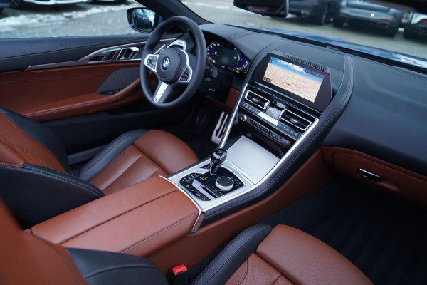 BMW 8 Serie M850i xDrive High Executive | Harman Kardon | Barcelona Blau | Adaptieve cruise | Laser LED | HuD | Stoelventilatie |