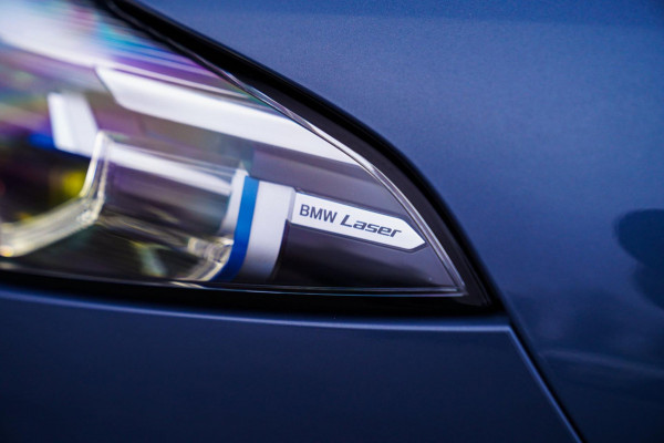BMW 8 Serie M850i xDrive High Executive | Harman Kardon | Barcelona Blau | Adaptieve cruise | Laser LED | HuD | Stoelventilatie |