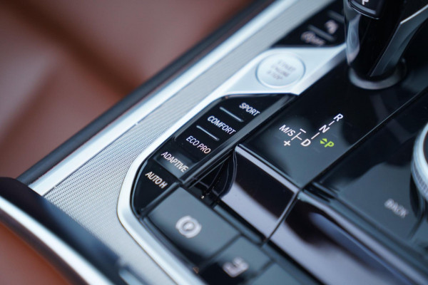 BMW 8 Serie M850i xDrive High Executive | Harman Kardon | Barcelona Blau | Adaptieve cruise | Laser LED | HuD | Stoelventilatie |