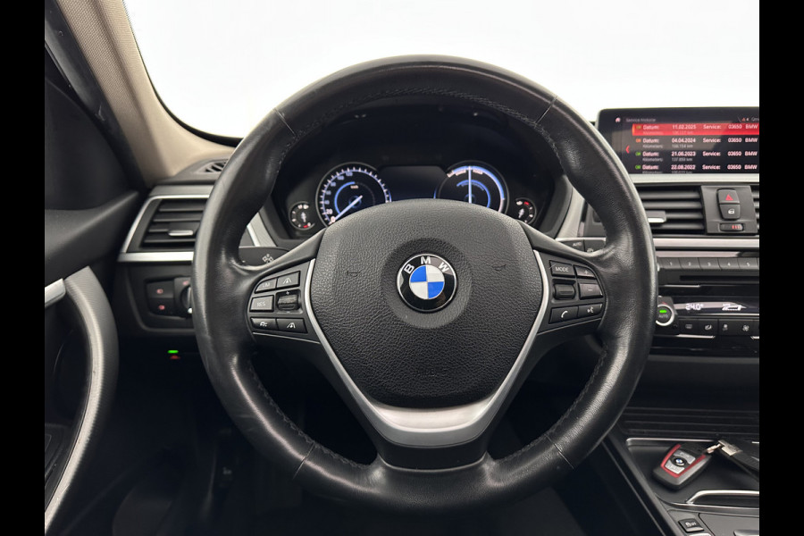 BMW 3 Serie Touring 320d EDE Executive Aut. *PANO | LEATHER | FULL-LED | DIGI-COCKPIT | HEATED-SPORTSEATS | NAVI-FULLMAP | PRIVACY-GLASS | ECC | KEYLESS | LANE-ASSIST | PDC | CRUISE | TOWBAR | 18''ALU*