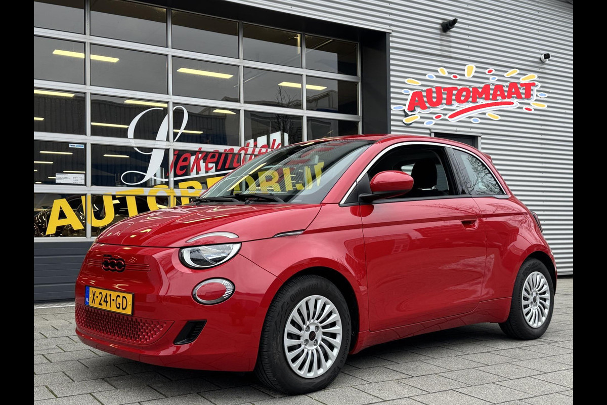 Fiat 500 Electric -RED Edition 24 kWh - 5500 KM Apple CarPlay / Navigatie I LED I Veiligheid Pakket I