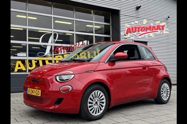 Fiat 500 Electric -RED Edition 24 kWh - 5500 KM Apple CarPlay / Navigatie I LED I Veiligheid Pakket I