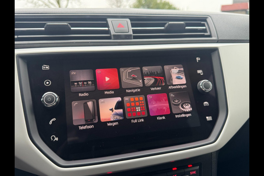 Seat Arona 1.0 TSI Xcellence Business Intense TREKHAAK / VIRT. COCKP / CAMERA / CARPLAY / ECC / STOELV / KEYLESS / LED / WARN SPOT