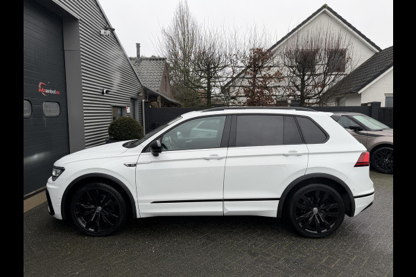 Volkswagen Tiguan 1.5 TSI R-Line | Panoramadak | Adaptive Cruise Control | Camera | Digitale Dashboard | Elektrische Trekhaak |
