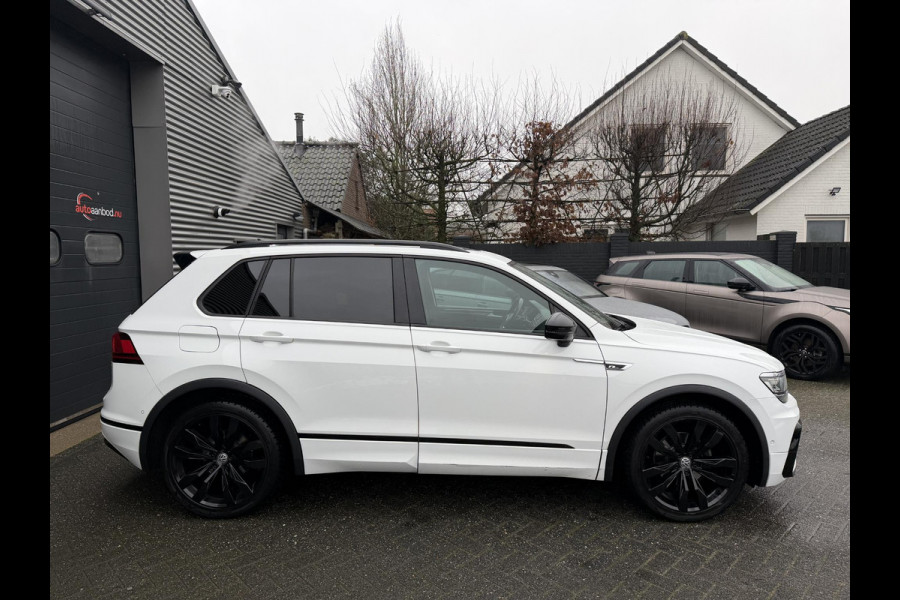 Volkswagen Tiguan 1.5 TSI R-Line | Panoramadak | Adaptive Cruise Control | Camera | Digitale Dashboard | Elektrische Trekhaak |