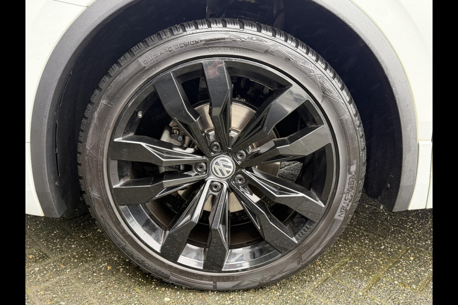 Volkswagen Tiguan 1.5 TSI R-Line | Panoramadak | Adaptive Cruise Control | Camera | Digitale Dashboard | Elektrische Trekhaak |