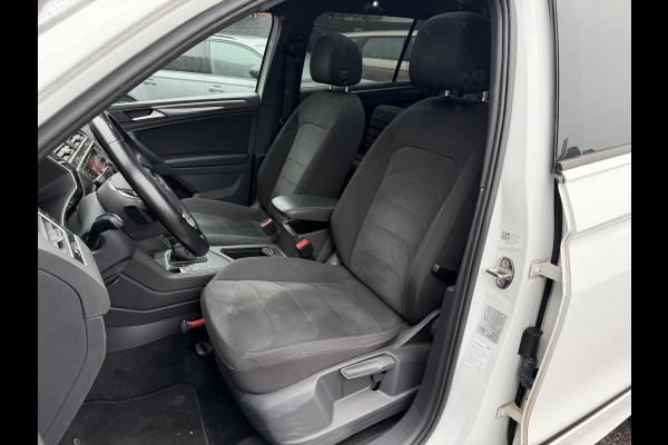 Volkswagen Tiguan 1.5 TSI R-Line | Panoramadak | Adaptive Cruise Control | Camera | Digitale Dashboard | Elektrische Trekhaak |