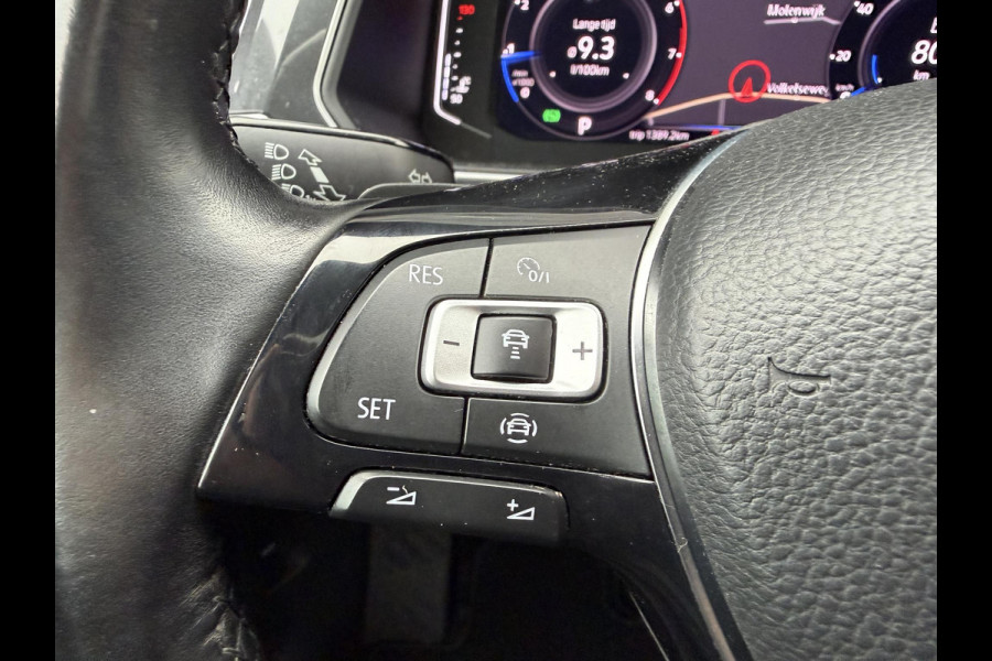 Volkswagen Tiguan 1.5 TSI R-Line | Panoramadak | Adaptive Cruise Control | Camera | Digitale Dashboard | Elektrische Trekhaak |