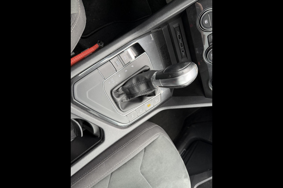 Volkswagen Tiguan 1.5 TSI R-Line | Panoramadak | Adaptive Cruise Control | Camera | Digitale Dashboard | Elektrische Trekhaak |