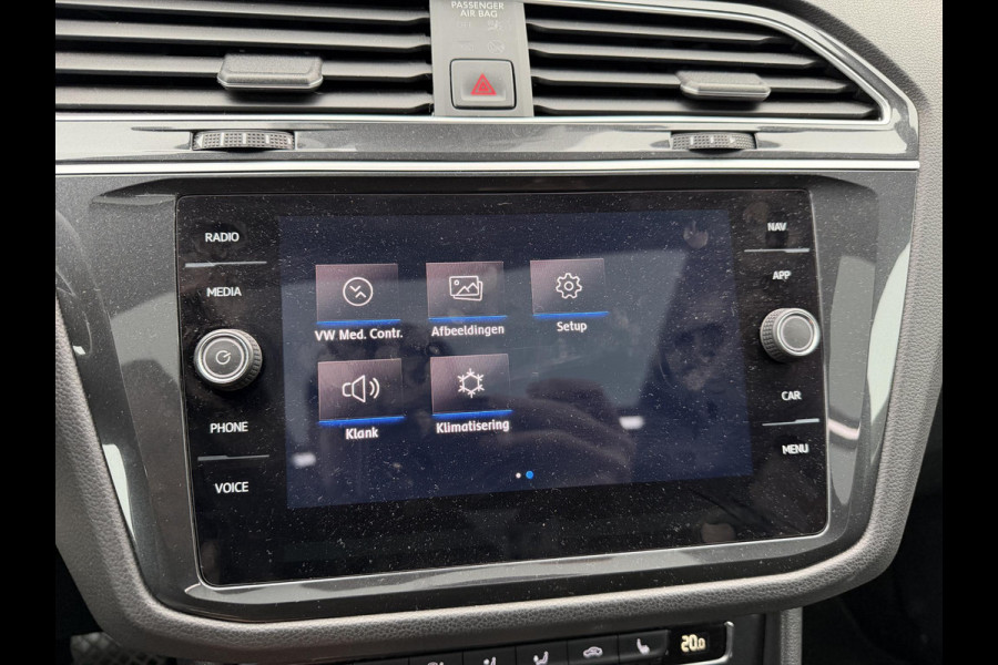 Volkswagen Tiguan 1.5 TSI R-Line | Panoramadak | Adaptive Cruise Control | Camera | Digitale Dashboard | Elektrische Trekhaak |