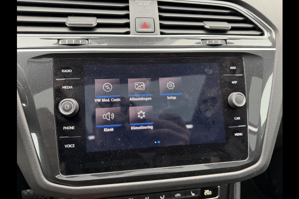 Volkswagen Tiguan 1.5 TSI R-Line | Panoramadak | Adaptive Cruise Control | Camera | Digitale Dashboard | Elektrische Trekhaak |