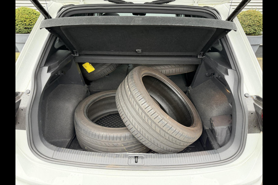 Volkswagen Tiguan 1.5 TSI R-Line | Panoramadak | Adaptive Cruise Control | Camera | Digitale Dashboard | Elektrische Trekhaak |