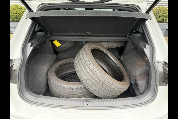 Volkswagen Tiguan 1.5 TSI R-Line | Panoramadak | Adaptive Cruise Control | Camera | Digitale Dashboard | Elektrische Trekhaak |