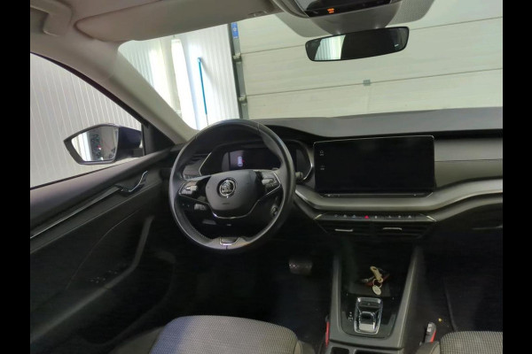 Škoda Octavia Combi 1.0 e-TSI Business Edition Navigatie Apple Carplay/Android Auto Parkeersensoren Adaptive Cruise Control Virtual Cockpit Full Led Climate Control Lichtmetalen velgen