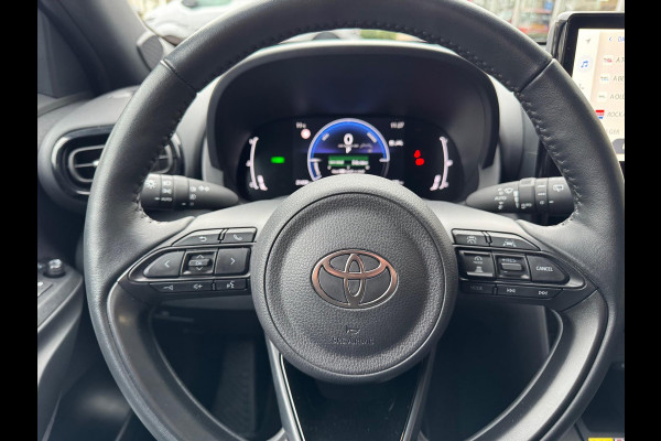 Toyota Yaris Cross 1.5 Hybrid 130PK First Edition | Stoel + Stuurverwarming, Keyless, 17inch, CarPlay, Groot scherm, Oxyde Bronze