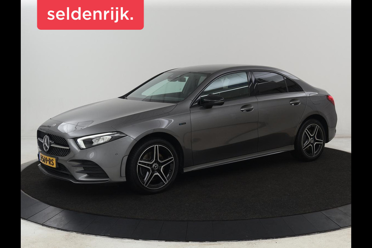 Mercedes-Benz A-Klasse 250e AMG Limited | Carplay | Stoelverwarming | Leder/Alcantara | Widescreen | Sfeerverlichting | Navigatie | Camera | Full LED | Park Assist | PHEV | Plug In