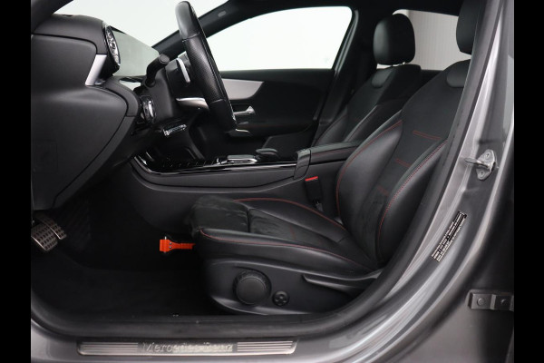 Mercedes-Benz A-Klasse 250e AMG Limited | Carplay | Stoelverwarming | Leder/Alcantara | Widescreen | Sfeerverlichting | Navigatie | Camera | Full LED | Park Assist | PHEV | Plug In