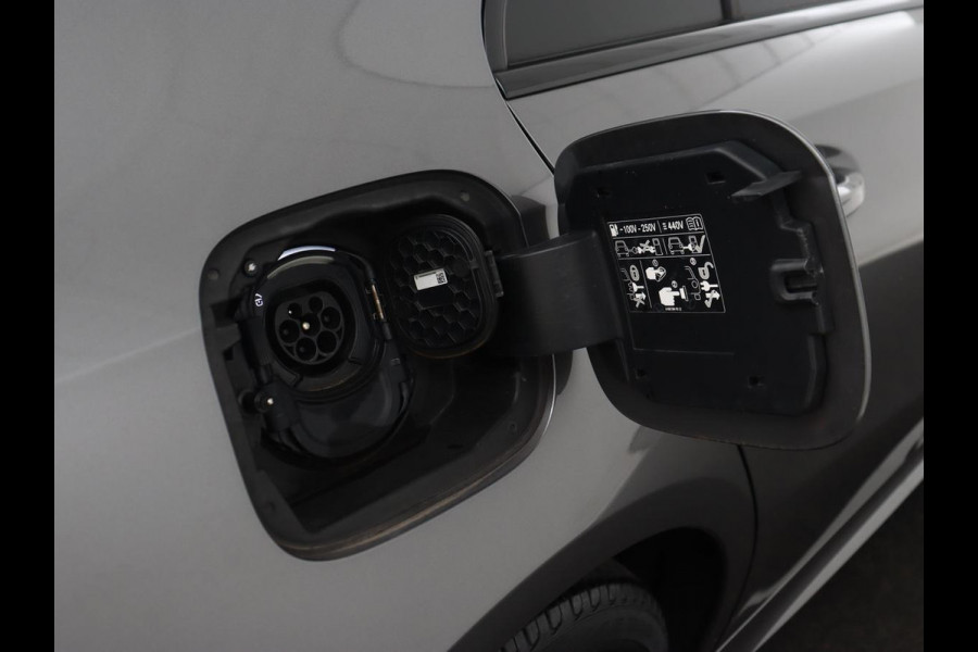 Mercedes-Benz A-Klasse 250e AMG Limited | Carplay | Stoelverwarming | Leder/Alcantara | Widescreen | Sfeerverlichting | Navigatie | Camera | Full LED | Park Assist | PHEV | Plug In