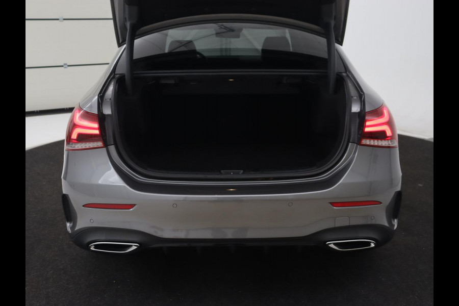 Mercedes-Benz A-Klasse 250e AMG Limited | Carplay | Stoelverwarming | Leder/Alcantara | Widescreen | Sfeerverlichting | Navigatie | Camera | Full LED | Park Assist | PHEV | Plug In