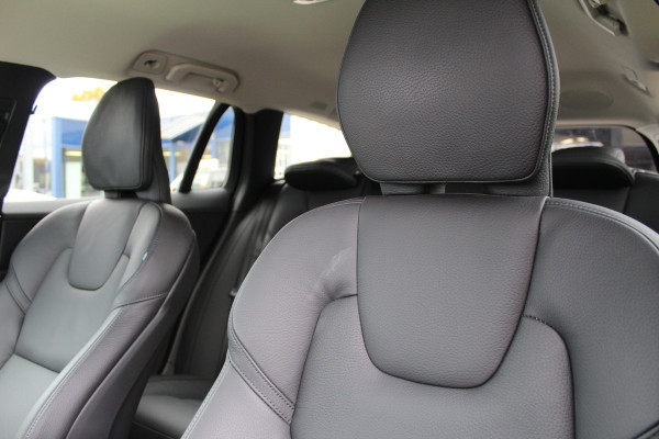 Volvo V60 2.0 T6 Plug-in hybrid AWD Plus Dark | Pilot Assist | Leder | Trekhaak | 360 Camera | H&K