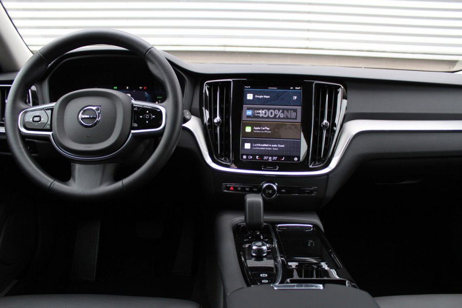 Volvo V60 2.0 T6 Plug-in hybrid AWD Plus Dark | Pilot Assist | Leder | Trekhaak | 360 Camera | H&K