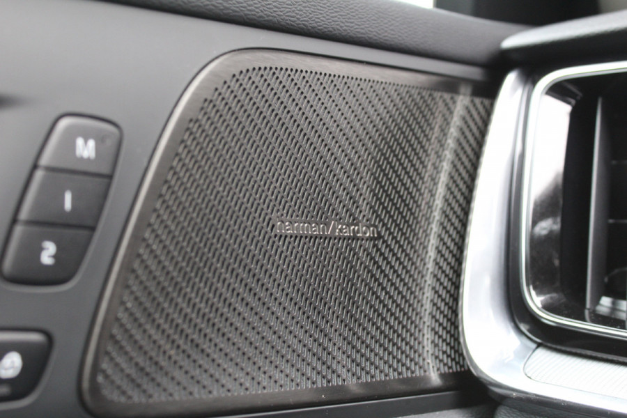 Volvo V60 2.0 T6 Plug-in hybrid AWD Plus Dark | Pilot Assist | Leder | Trekhaak | 360 Camera | H&K