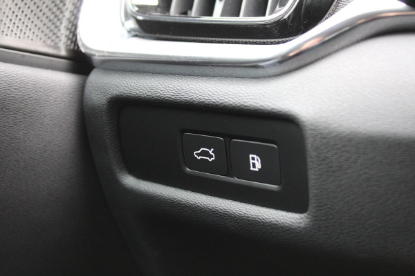 Volvo V60 2.0 T6 Plug-in hybrid AWD Plus Dark | Pilot Assist | Leder | Trekhaak | 360 Camera | H&K