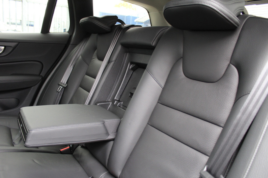 Volvo V60 2.0 T6 Plug-in hybrid AWD Plus Dark | Pilot Assist | Leder | Trekhaak | 360 Camera | H&K