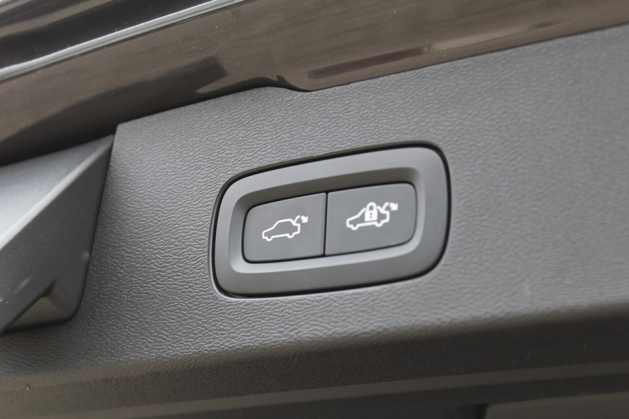 Volvo V60 2.0 T6 Plug-in hybrid AWD Plus Dark | Pilot Assist | Leder | Trekhaak | 360 Camera | H&K