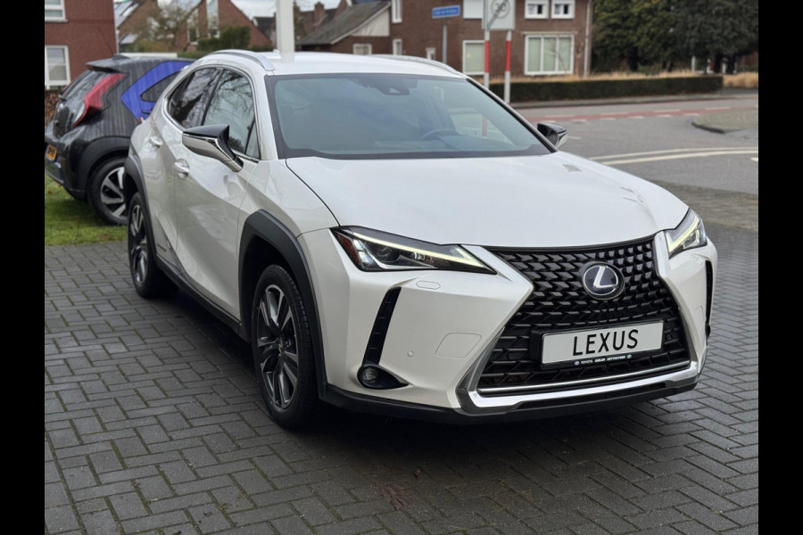 Lexus UX 250h Preference Line | 18 inch, Stoel + Stuurverwarming, Apple CarPlay/Android Auto, Keyless, Privacy Glass