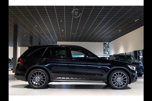 Mercedes-Benz GLC 200 4-M AMG Night|Panorama|20"|Trekhaak|MBUX|Spoorpakket|Sfeerverlichting|Treeplanken|New Service