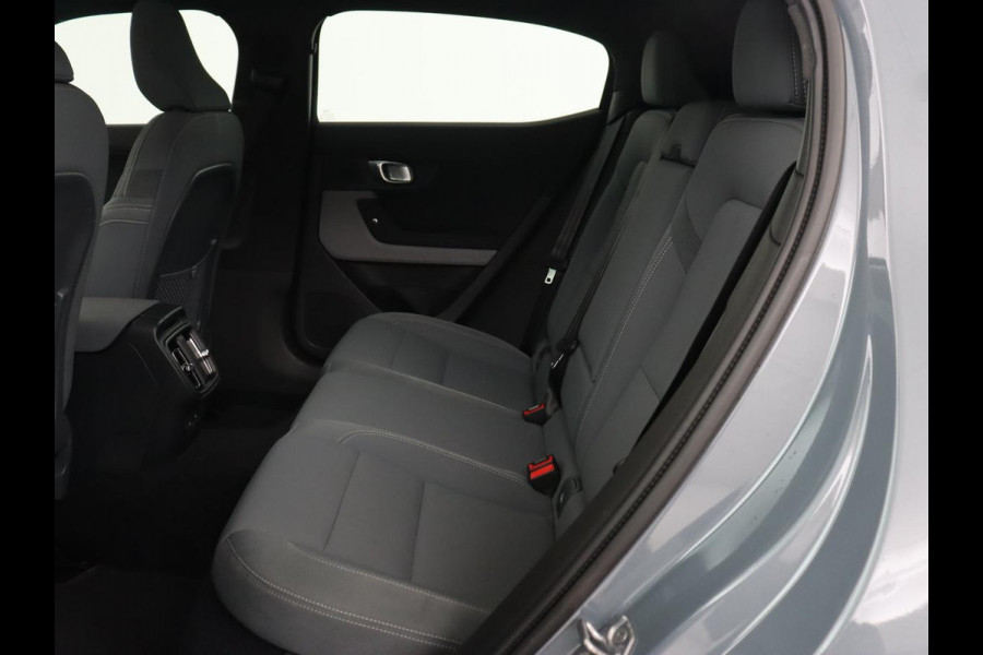 Polestar 2 Long Range Dual Motor Launch Edition 78kWh | Panoramadak | Trekhaak | 360 Camera | Achterbankverwarming | Adaptive cruise | Carplay | Camera | Stoelverwarming | Keyless