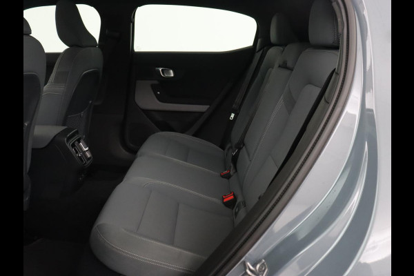 Polestar 2 Long Range Dual Motor Launch Edition 78kWh | Panoramadak | Trekhaak | 360 Camera | Achterbankverwarming | Adaptive cruise | Carplay | Camera | Stoelverwarming | Keyless