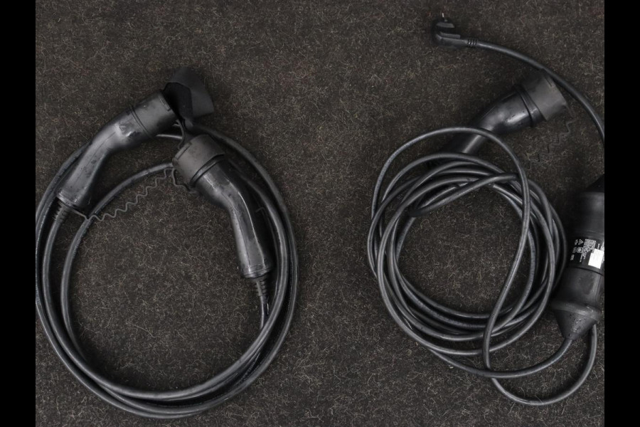 Polestar 2 Long Range Dual Motor Launch Edition 78kWh | Panoramadak | Trekhaak | 360 Camera | Achterbankverwarming | Adaptive cruise | Carplay | Camera | Stoelverwarming | Keyless