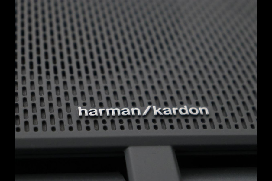 Polestar 2 Long Range Dual Motor Launch Edition 78kWh | Panoramadak | Trekhaak | 360 Camera | Achterbankverwarming | Adaptive cruise | Carplay | Camera | Stoelverwarming | Keyless