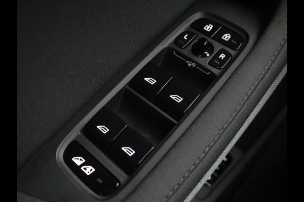 Polestar 2 Long Range Dual Motor Launch Edition 78kWh | Panoramadak | Trekhaak | 360 Camera | Achterbankverwarming | Adaptive cruise | Carplay | Camera | Stoelverwarming | Keyless